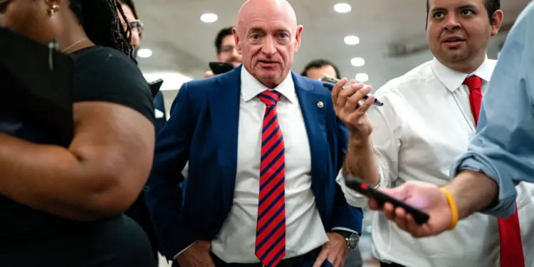 El Pentágono investiga a un senador tras un vídeo que insta a las tropas a desafiar las 'órdenes ilegales'