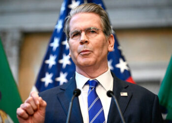 El Secretario del Tesoro dice que la propuesta de dividendo de 2.000 dólares de Trump podría lograrse a través de recortes de impuestos