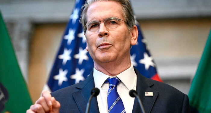 El Secretario del Tesoro dice que la propuesta de dividendo de 2.000 dólares de Trump podría lograrse a través de recortes de impuestos