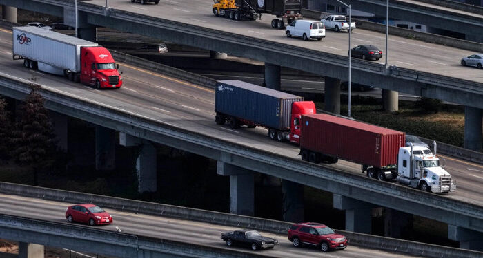 El Tribunal de Apelaciones suspende las restricciones del DOT a las licencias de conducir comerciales para inmigrantes