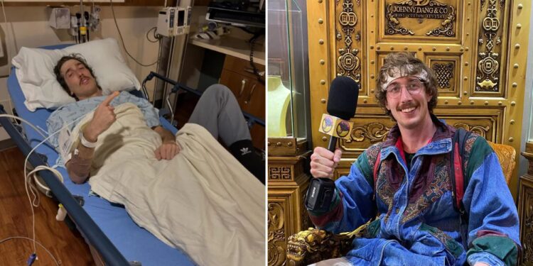 Un collage de imágenes que contiene 2 imágenes. La imagen 1 muestra a un paciente acostado en una cama de hospital con una vía intravenosa y levantando el dedo medio. La imagen 2 muestra a Brandon Buckingham sosteniendo un micrófono en un "Johnny Dang y compañía." silla