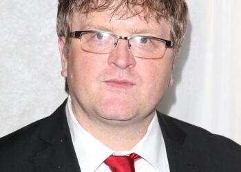 Opción de fotografía para promocionar "juramento" Con los chicos del parque de casas rodantes