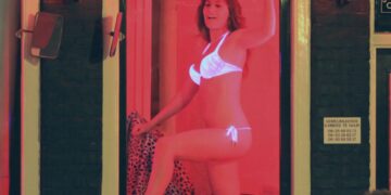 El horror de la prostitución legalizada en Holanda queda expuesto cuando las mujeres son asesinadas y viven como esclavas