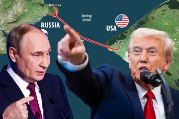 Elon Musk baila con un robot después de que el premio salarial más grande de la historia le allana el camino para convertirse en el primer TRILLIONARIO del mundo