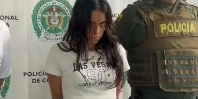 Escalofriante ascenso de las glamurosas Reinas del Cártel que hacen alarde de su sed de sangre con fotografías armadas