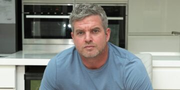 Estaba viviendo el sueño de Dubai cuando los policías invadieron mi casa y me dejaron pudrirme en la cárcel con violadores de cabras... todo sobre un mensaje de texto inocente.