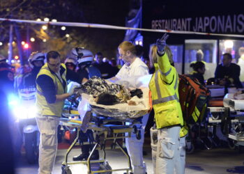 Fui uno de los primeros en llegar a la escena de la sangrienta masacre de ISIS Bataclan... Vi los destellos de los disparos y escuché los gritos de agonía.