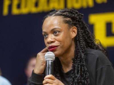 La representante demócrata Summer Lee habla durante un mitin en Pittsburgh, Pensilvania, el 21 de abril de 2024.