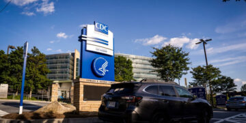 Grupos piden a los CDC que reviertan la actualización sobre el autismo y las vacunas