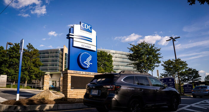 Grupos piden a los CDC que reviertan la actualización sobre el autismo y las vacunas