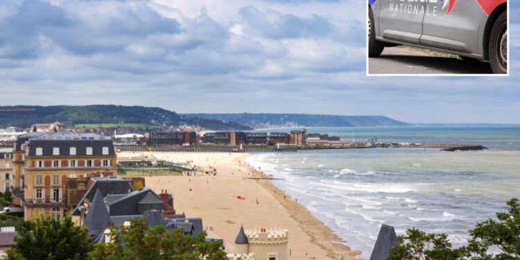 Un collage de imágenes que contiene 2 imágenes. La imagen 1 muestra Francia, Calvados, Trouville sur Mer, vista de los edificios y la playa. La imagen 2 muestra NINTCHDBPICT000923907773.