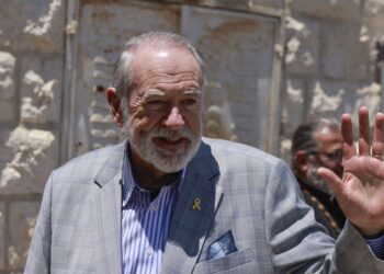 Huckabee dio la bienvenida a la embajada a un hombre encarcelado durante 30 años por espiar para Israel