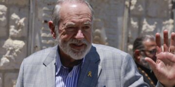 Huckabee dio la bienvenida a la embajada a un hombre encarcelado durante 30 años por espiar para Israel