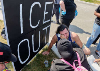 ICE está recopilando más datos y pretende subcontratar los juicios a contratistas privados