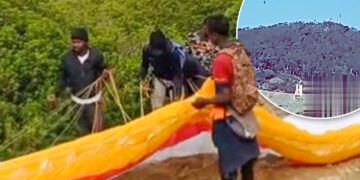 Impactante momento en que un migrante intenta hacer PARAPENTE hacia Europa a través de una valla fortificada
