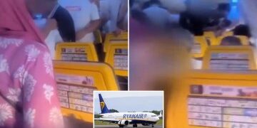 Impactante momento en que un pasajero británico "borracho" es agarrado por la policía en un avión de Ryanair después de "negarse a sentarse durante el aterrizaje"