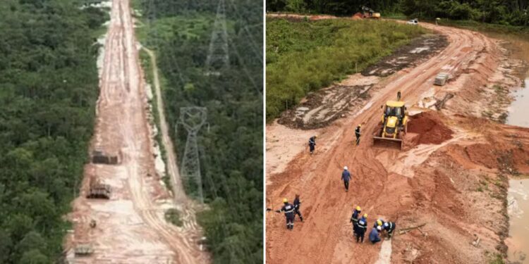 Un collage de imágenes que contiene 2 imágenes. La imagen 1 muestra una vista aérea de una amplia carretera de tierra que atraviesa una densa selva tropical con líneas eléctricas paralelas. La imagen 2 muestra a los trabajadores construyendo una avenida llamada Liberdade, o Libertad, antes de la Cumbre del Clima de la ONU COP30 en Belem, Brasil.