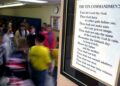 Juez bloquea ley de Texas que obliga a exhibir los Diez Mandamientos en las escuelas