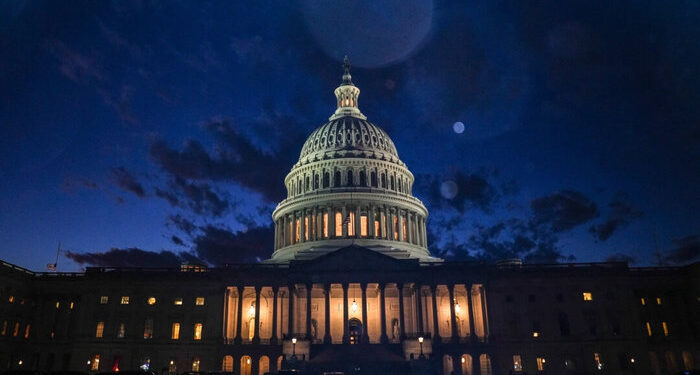 La Cámara de Representantes vota para poner fin al cierre más prolongado de la historia y envía un proyecto de ley al escritorio de Trump