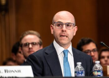 Stephen Miran, candidato a la Junta de Gobernadores de la Reserva Federal, testifica ante el Comité de Banca, Vivienda y Asuntos Urbanos en el Capitolio en Washington el 4 de septiembre de 2025. (Madalina Kilroy/La Gran Época)