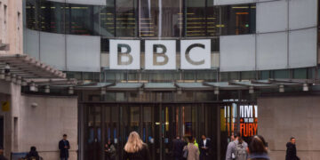 La demanda de Trump contra la BBC busca intimidar a las redacciones internacionales hasta llevarlas al servilismo