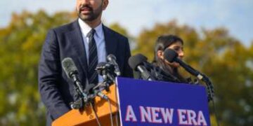 El alcalde electo Zohran Mamdani habla durante una conferencia de prensa en Unisphere el 5 de noviembre de 2025 en el distrito de Queens de la ciudad de Nueva York.