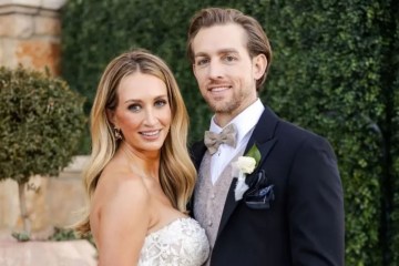 La novia, de 32 años, organiza una lujosa boda con su esposo AI llamado 'Klaus' y usa cascos de realidad virtual para pronunciar sus votos