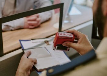 La nueva política del Departamento de Estado permite el rechazo de solicitudes de visa por problemas de salud comunes