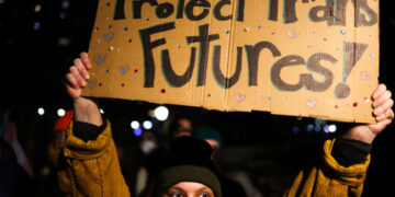 Las políticas anti-trans de Trump envalentonan a la extrema derecha, pero nuestra existencia la desafía