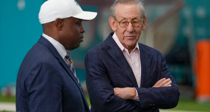 Los Dolphins 'se separan mutuamente' del gerente general en medio de un inicio de 2-7