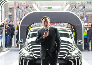 Los accionistas de Tesla aprueban el paquete salarial de 1 billón de dólares de Elon Musk