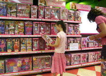 Los juguetes con inteligencia artificial plantean "riesgos sin precedentes" para bebés y niños, advierte un aviso