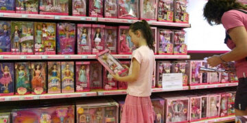 Los juguetes con inteligencia artificial plantean "riesgos sin precedentes" para bebés y niños, advierte un aviso