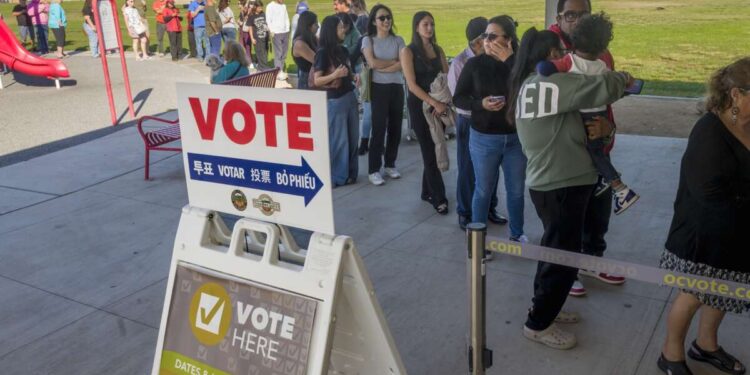 Los republicanos de California demandan para revocar la votación de redistribución de distritos de la Proposición 50 respaldada por los votantes