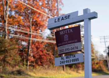 Los trabajadores del comercio minorista ganan actualmente un 51,6 por ciento menos de lo necesario para pagar el alquiler: informe