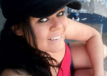 Un collage de imágenes que contiene 1 imagen. La imagen 1 muestra a Rhukaya Lake, de 39 años, sonriendo a la cámara.