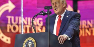 Más de 600 personas fueron despedidas o castigadas mientras la Casa Blanca intensificaba la represión contra Charlie Kirk