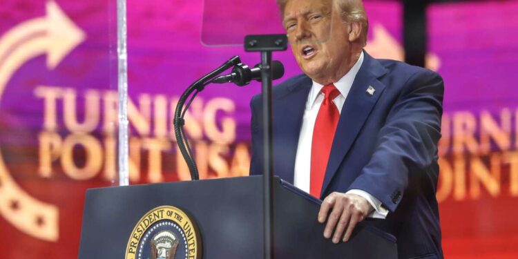 Más de 600 personas fueron despedidas o castigadas mientras la Casa Blanca intensificaba la represión contra Charlie Kirk