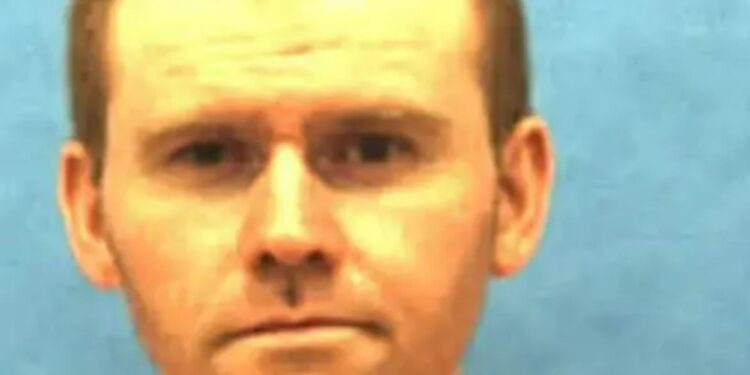 Miré al asesino caníbal a los ojos después de encontrar una parte del cuerpo en el congelador y unas Polaroid enfermas... su espeluznante confesión me persigue