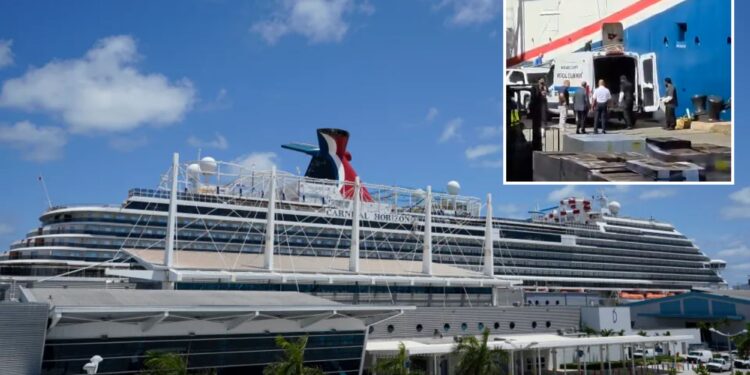 Un collage de imágenes que contiene 2 imágenes. La imagen 1 muestra el crucero Carnival Horizon atracado en PortMiami. La imagen 2 muestra NINTCHDBPICT001037339651.