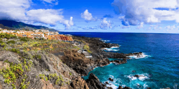 Momento de terror: un turista muere después de ser arrastrado al mar por una extraña ola en Tenerife mientras Canarias es golpeada por las mareas