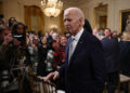 El presidente Joe Biden parte después de albergar la ceremonia de la Medalla Presidencial de los Ciudadanos en el Salón Este de la Casa Blanca el 2 de enero de 2025, en Washington, DC.