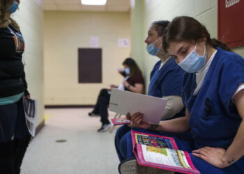 Nuevas políticas de correo penitenciario amenazan los boletines escritos por y para personas encarceladas