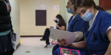 Nuevas políticas de correo penitenciario amenazan los boletines escritos por y para personas encarceladas