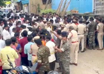 Nueve muertos y decenas de heridos tras aglomeración en un templo hindú en el sur de la India