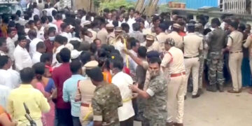 Nueve muertos y decenas de heridos tras aglomeración en un templo hindú en el sur de la India