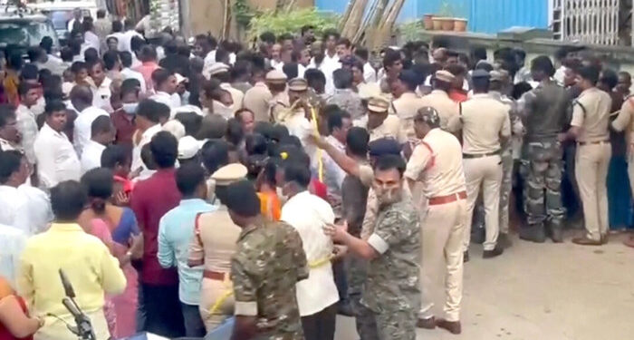 Nueve muertos y decenas de heridos tras aglomeración en un templo hindú en el sur de la India