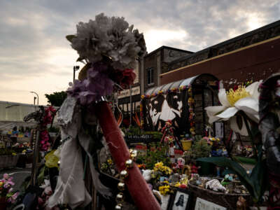 Una vista de George Floyd Square cuando sale el sol el 25 de mayo de 2023 en Minneapolis, Minnesota.
