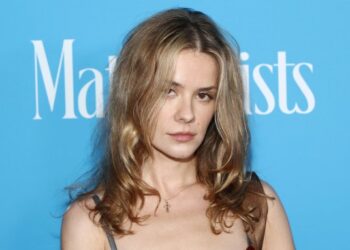 ¿Quién es la actriz Dasha Nekrasova y por qué fue despedida?