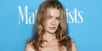 ¿Quién es la actriz Dasha Nekrasova y por qué fue despedida?